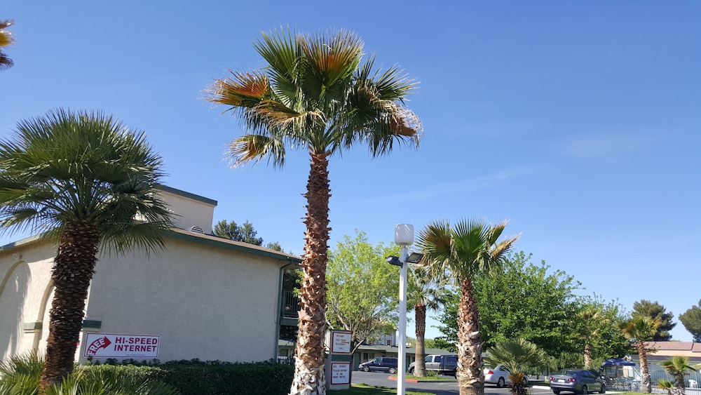 Town House Motel 4/45