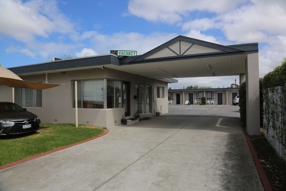Beaconsfield Lodge Motel 58/66
