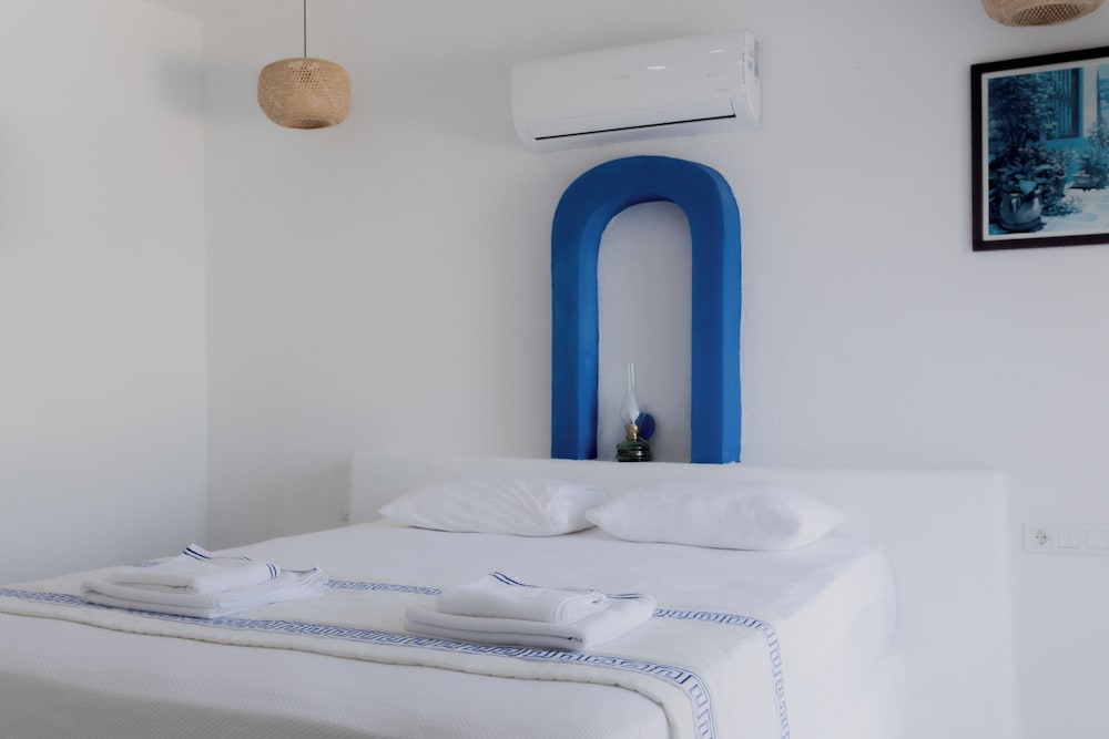 1 BEDROOM, SUITE