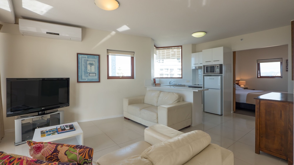 Broadbeach Savannah Hotel And Resort 57/80
