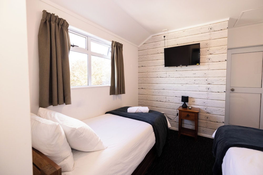 Haka House Taupo 16/50