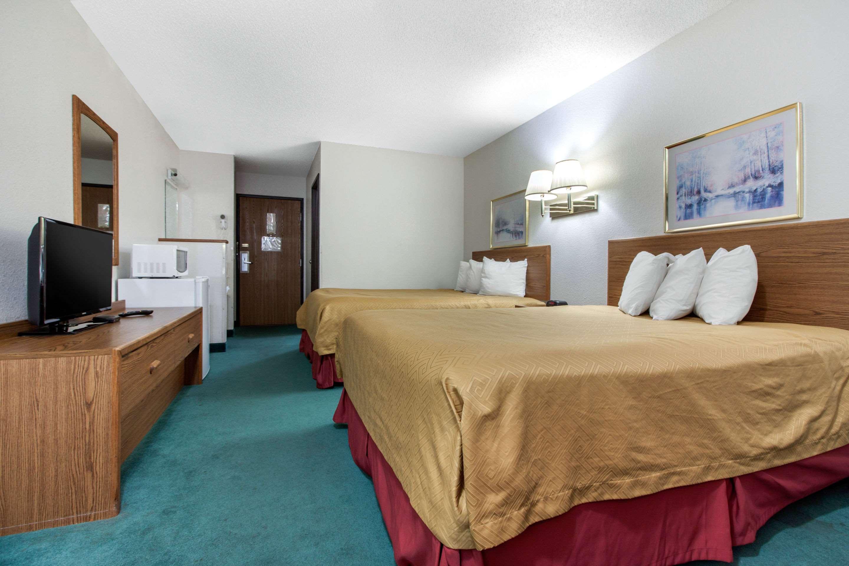 Room, 2 Queen Beds