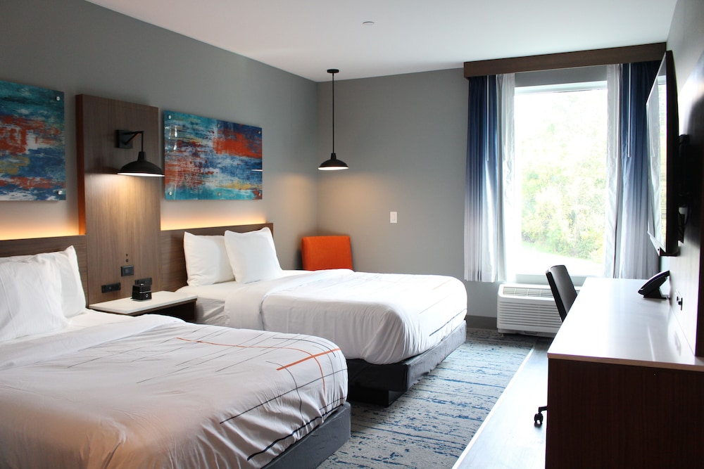 La Quinta Inn & Suites by Wyndham Mount Laurel / Moorestown 13/58
