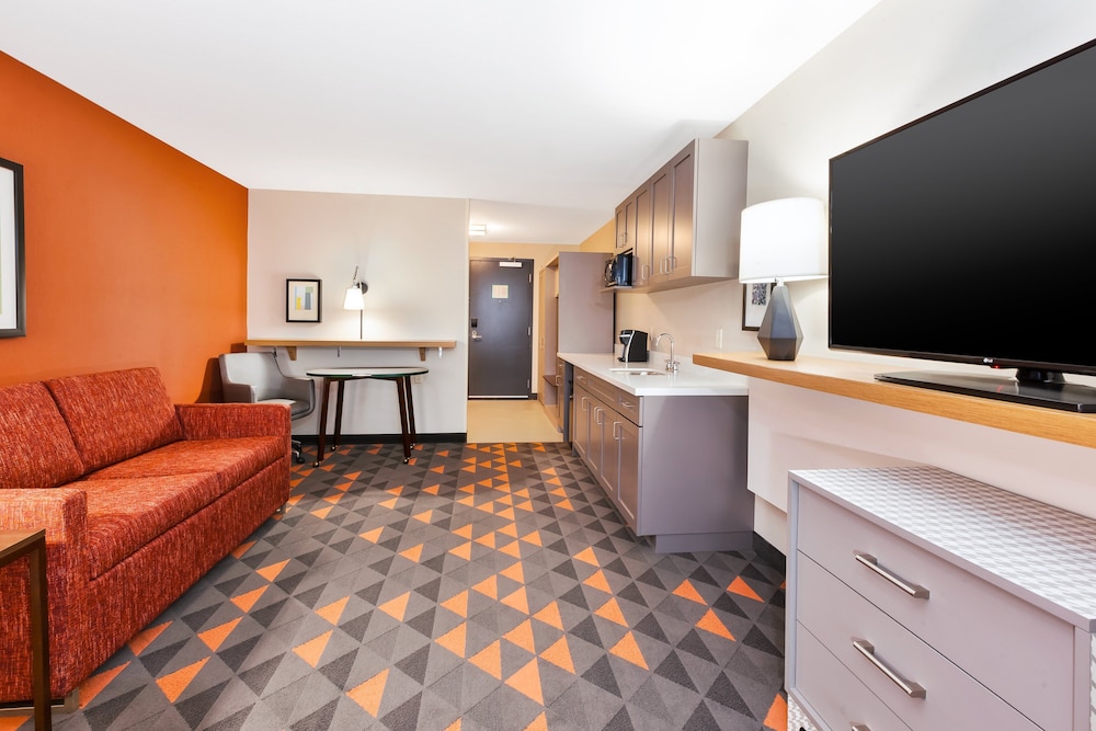 Holiday Inn & Suites Toledo Southwest - Perrysburg 45/59