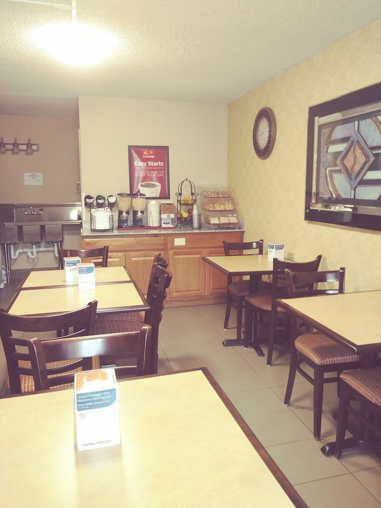 Econo Lodge Lynchburg, VA 32/50