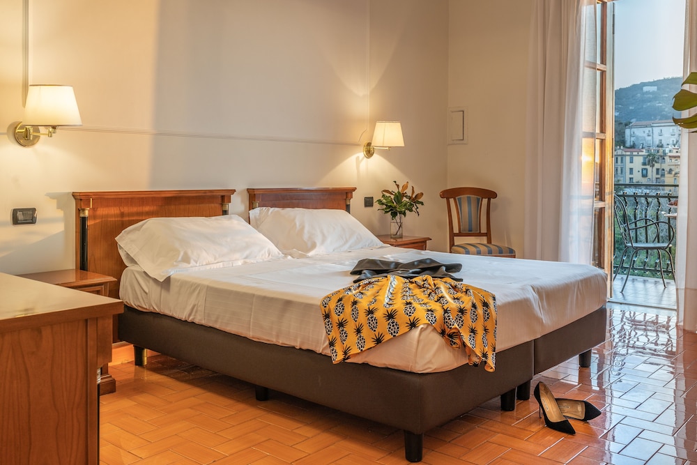 Majestic Palace Sorrento, Curio Collection by Hilton 19/56