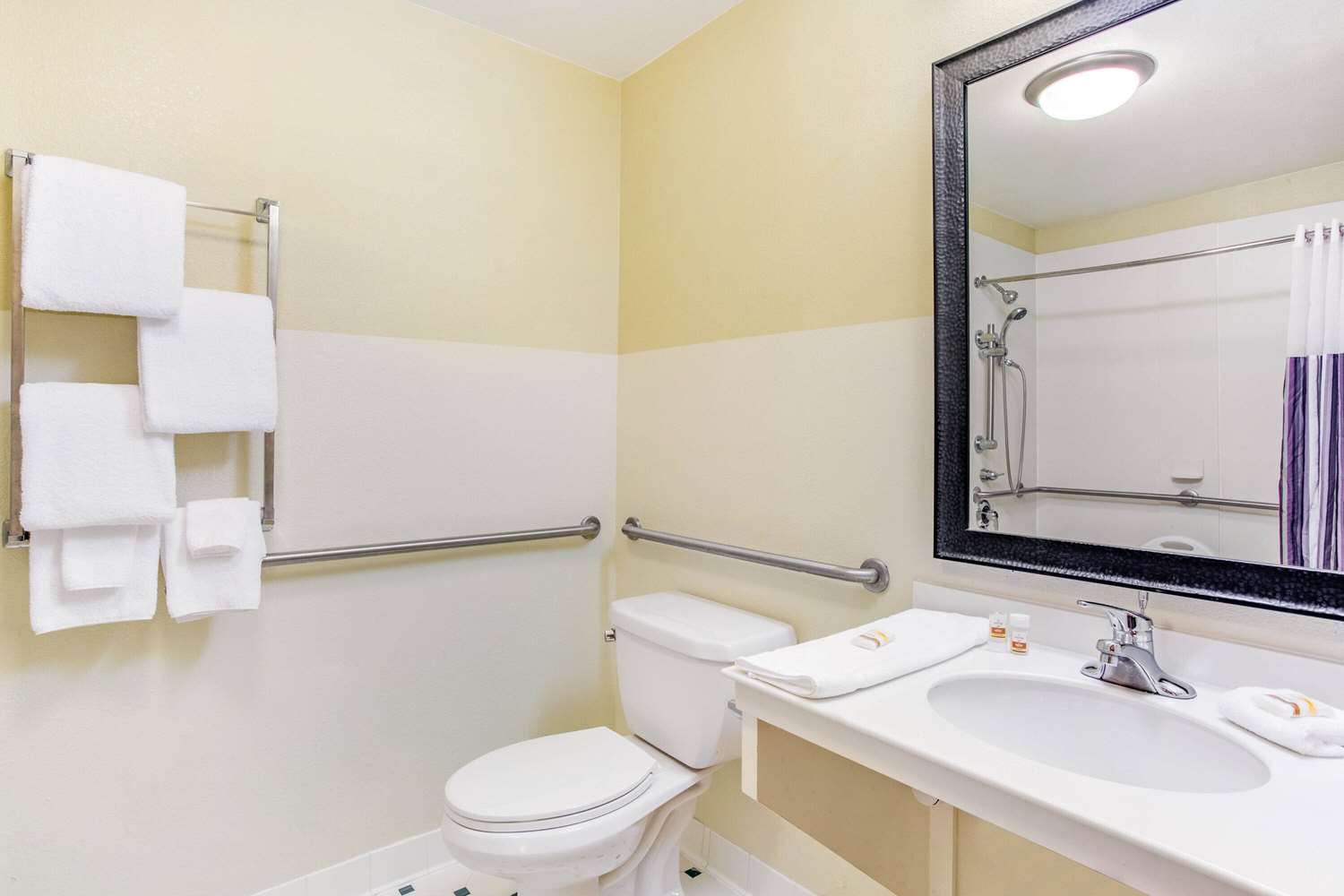 La Quinta Inn & Suites by Wyndham Raleigh/Durham Southpoint 38/38
