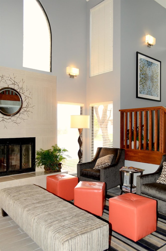 SureStay by Best Western Kansas City Country Inn North 24/46