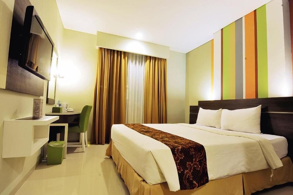 Pose In Hotel Solo 21/48
