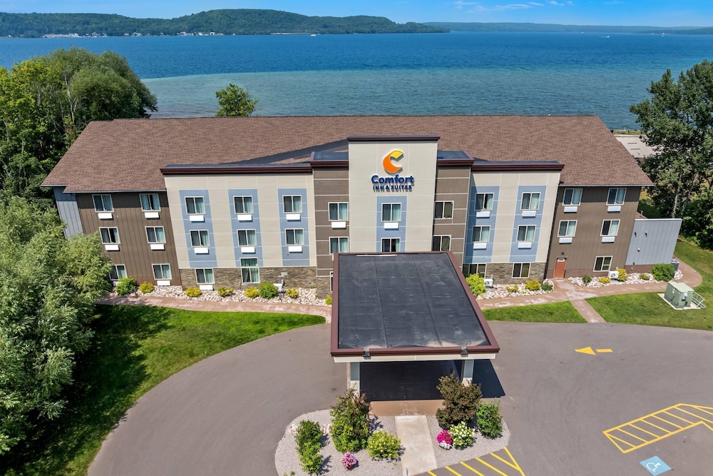 Comfort Inn and Suites Munising - Lakefront 5/49