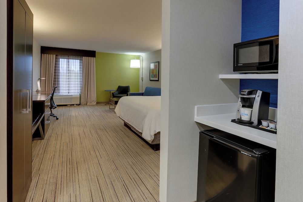 Holiday Inn Express Hotel & Suites Troy 67/67