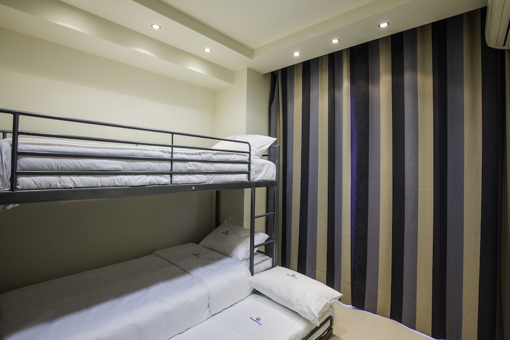 Rhodes Central Suite 9/38