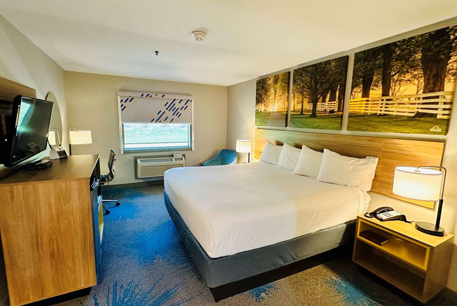 Days Inn & Suites by Wyndham Wynne 4/10