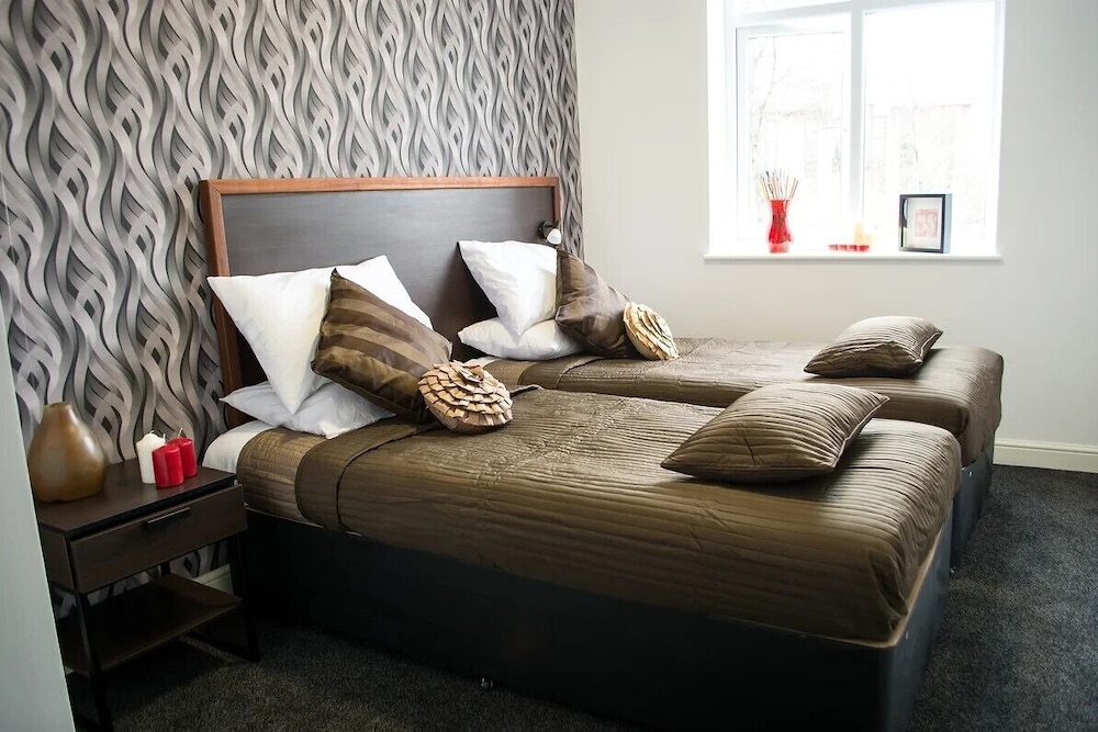 IBI Imperial Salford (ex Trivelles Hotel Manchester - Cross Lane) 28/62