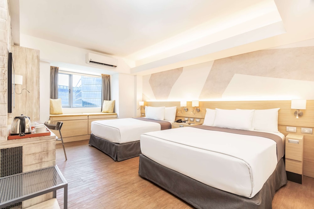 Cityscape, Premium, 2 Queen Beds