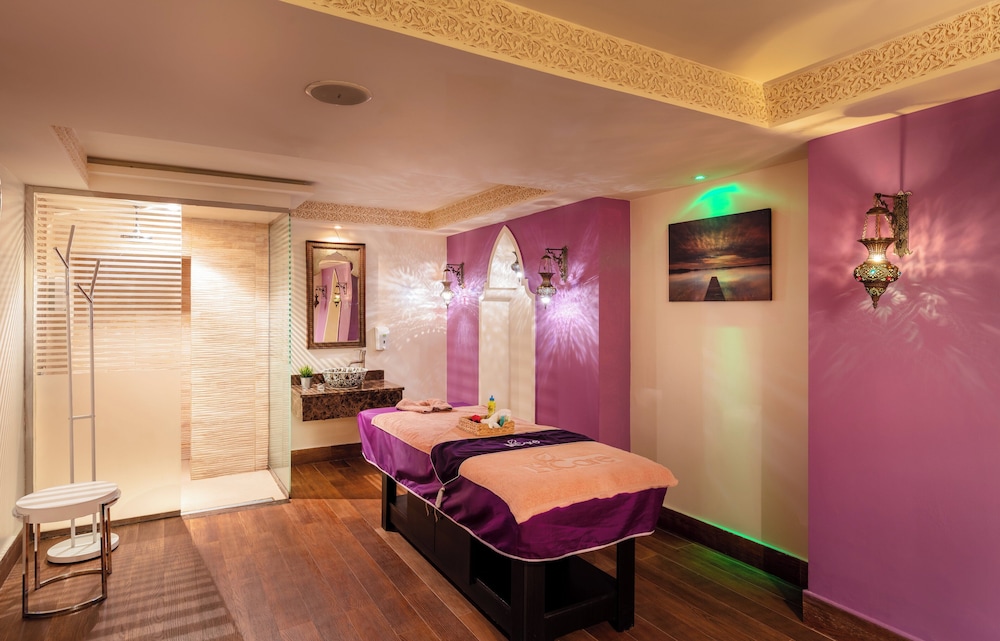 Holiday Inn Al Qasr 20/50
