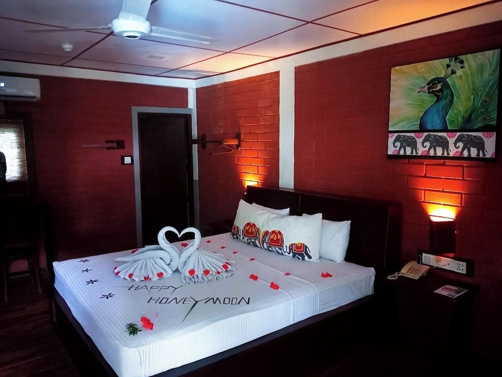 Elephas Resort & Spa 16/40