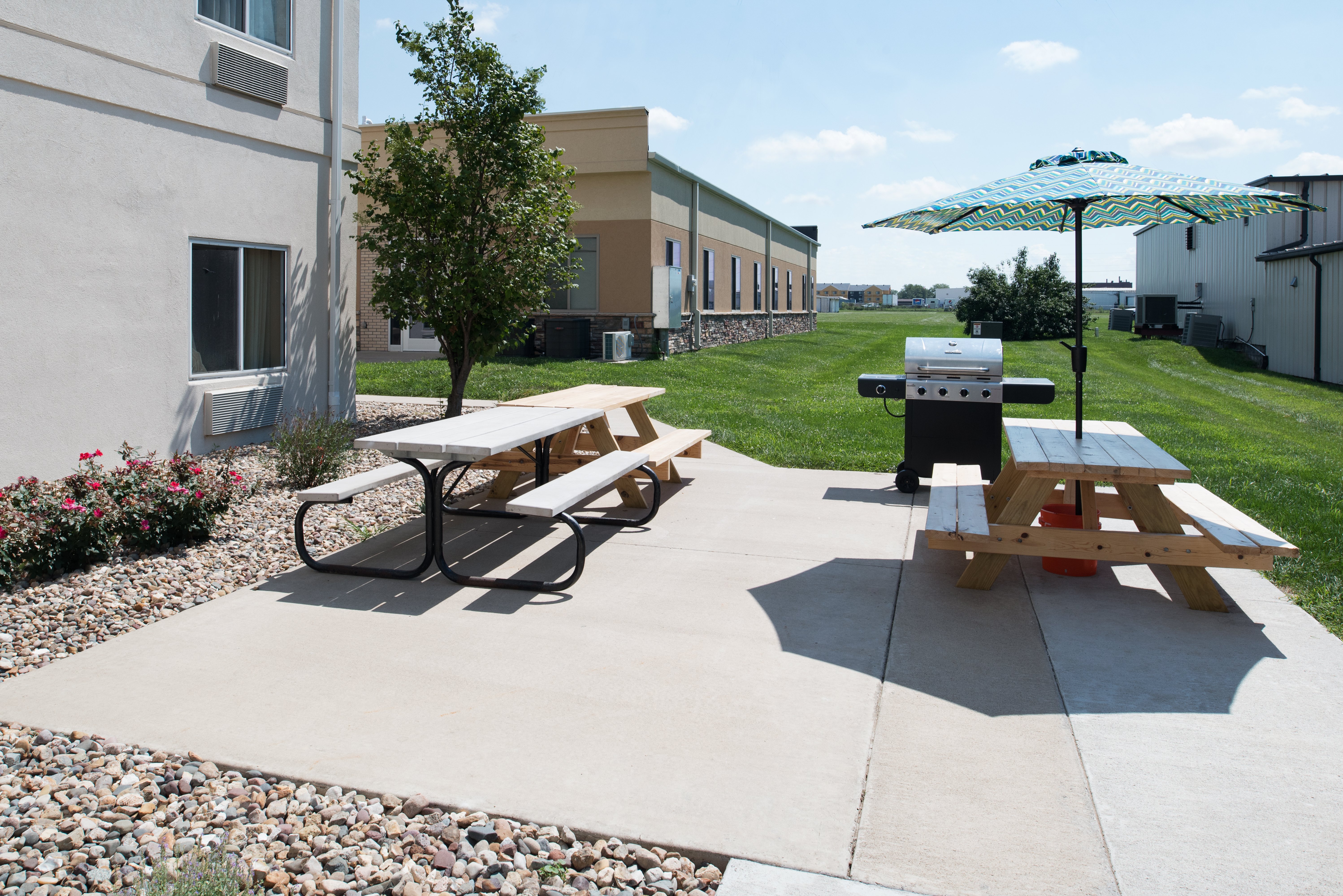Holiday Inn Express Hotel Suites Burlington 33/39