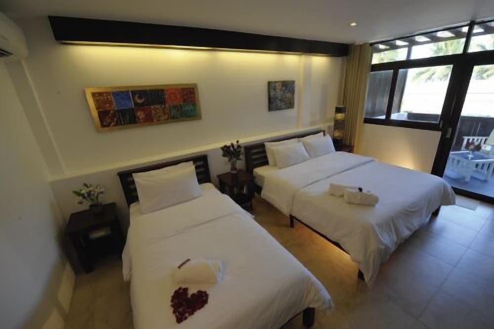 ROOM, TRIPLE