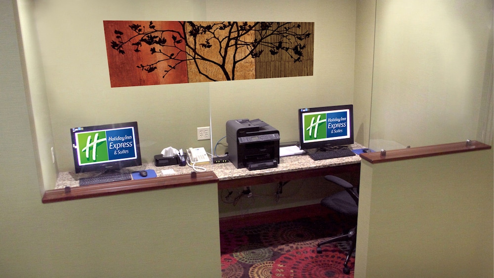 Holiday Inn Express Jamestown 38/39