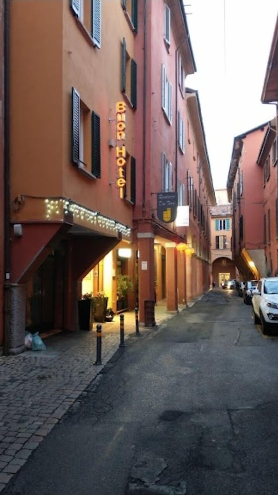 BUONHOTEL 30/46