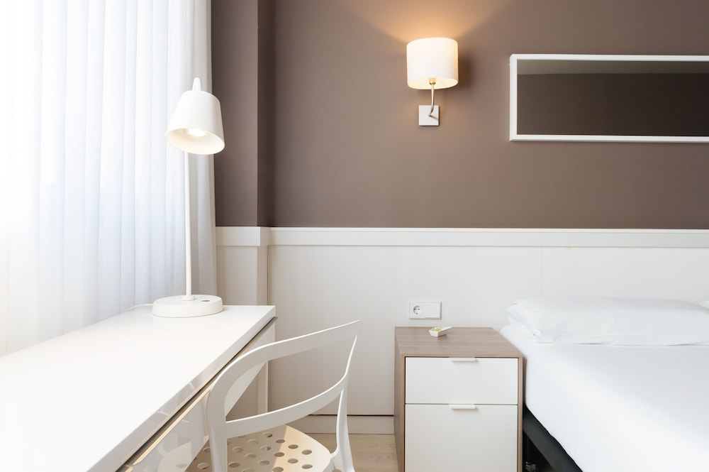 Parallel Hotel 7/48