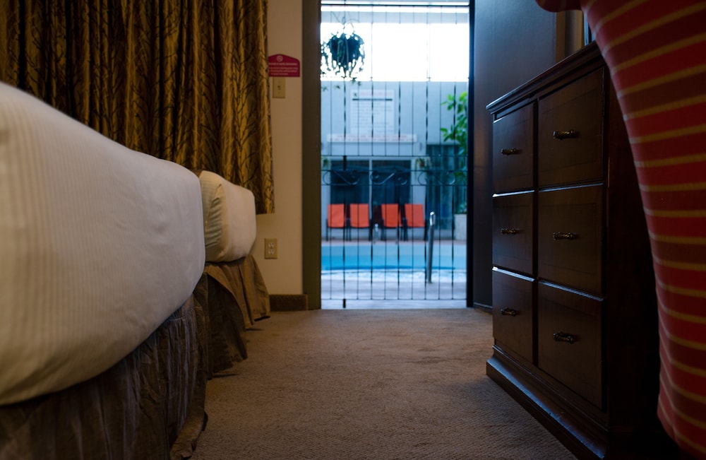 Ramada by Wyndham Medicine Hat 48/75
