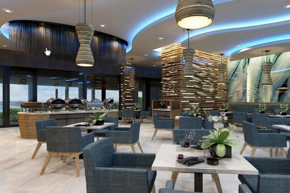 Crest Resort and Pool Villas 42/50