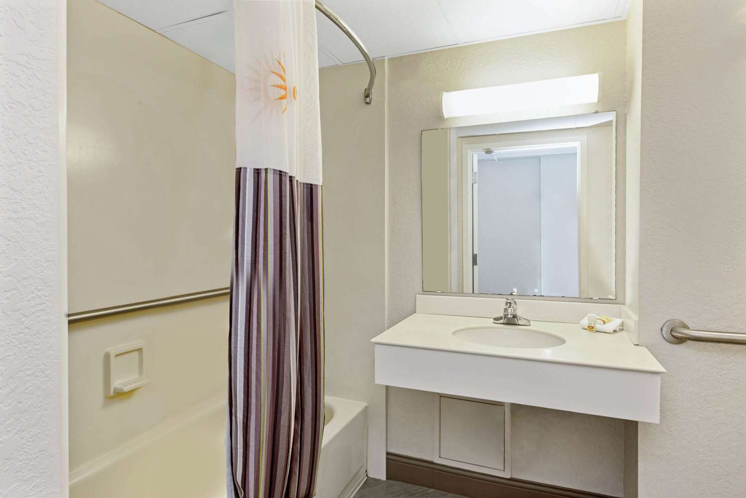 La Quinta Inn Suites New Orleans Airport 49/50