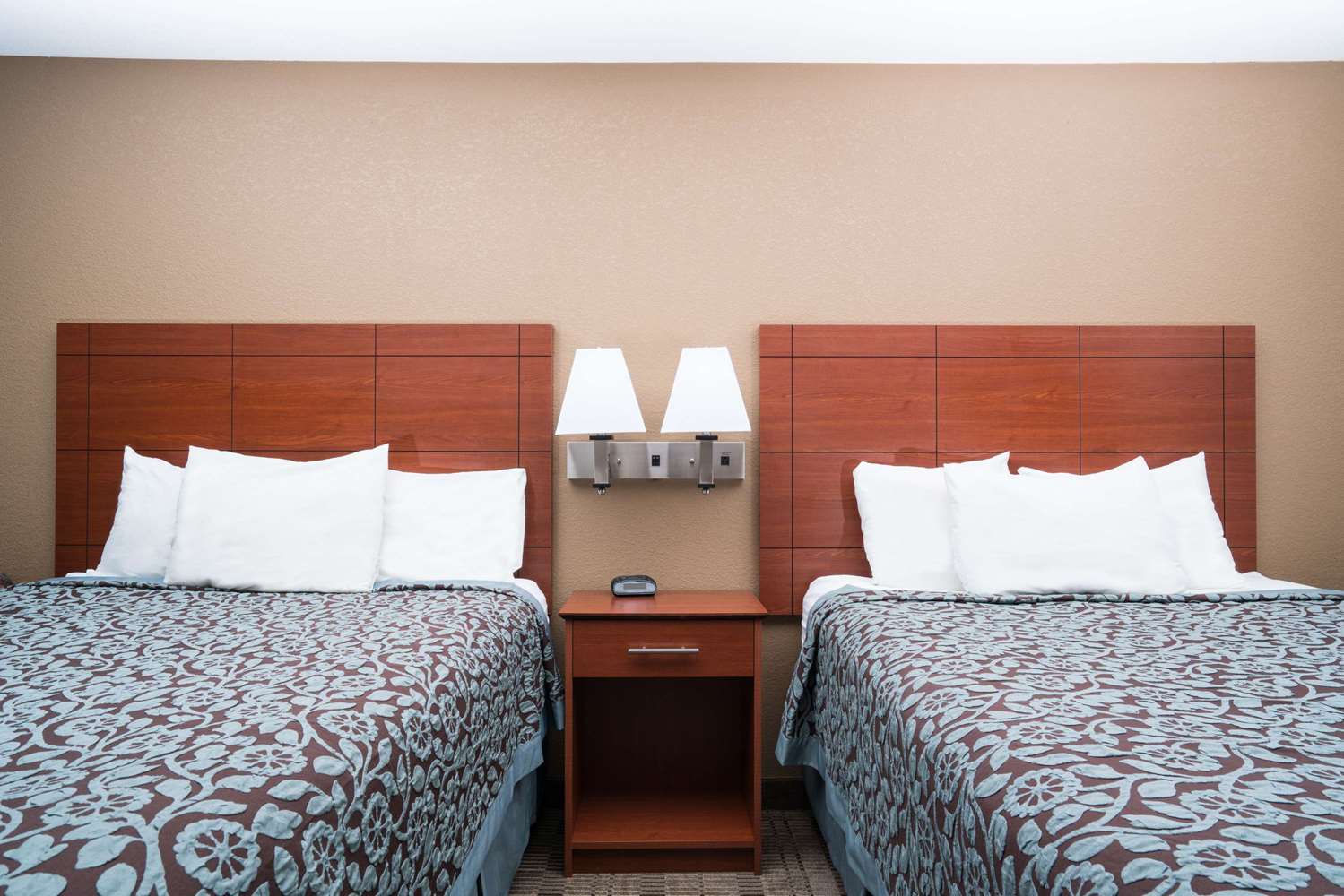 Days Inn by Wyndham Mankato 3/8