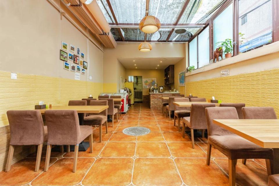 Holly Hostel 38/50