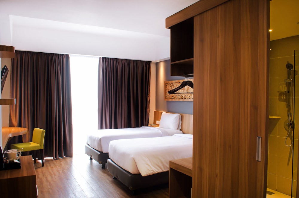 DELUXE, TWIN BEDS