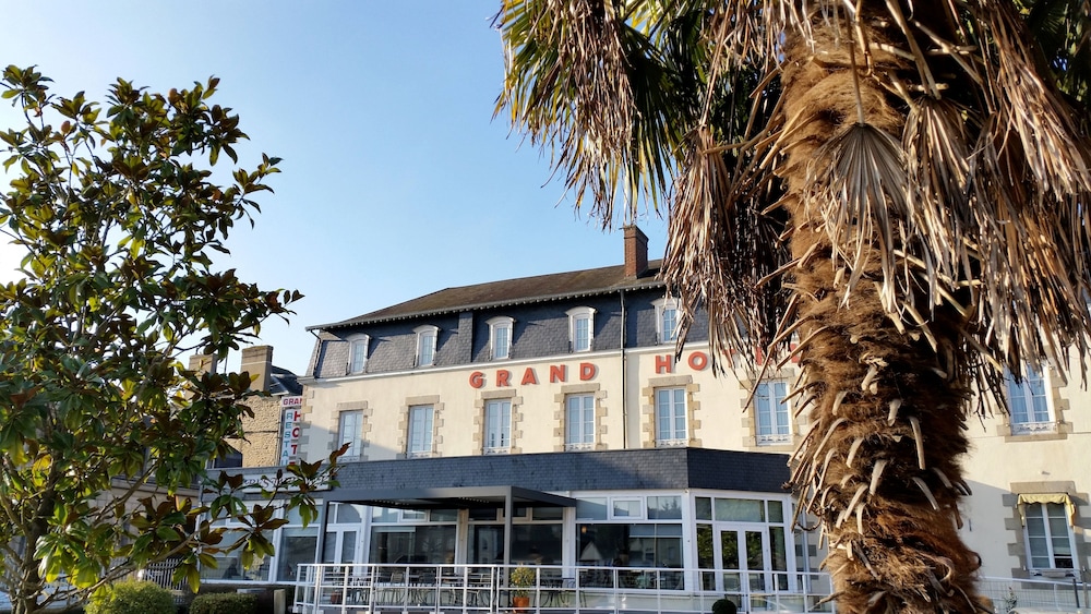 AU GRAND HOTEL 3/52