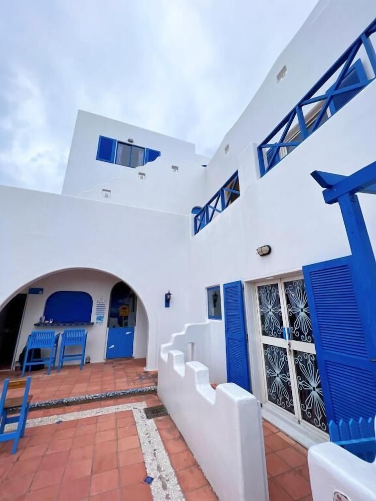 Greek frontier villa 2/49