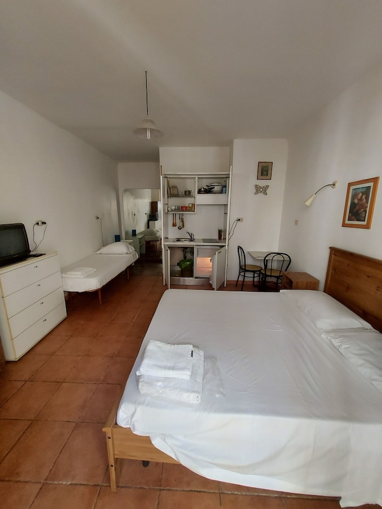 Vatican Rooms Guest Hous 16/52
