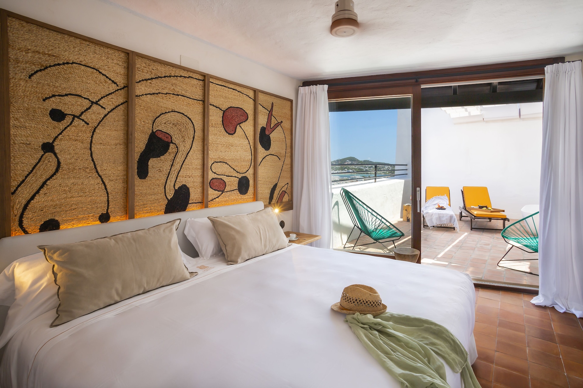 2 BEDROOMS, CONNECTING, DELUXE