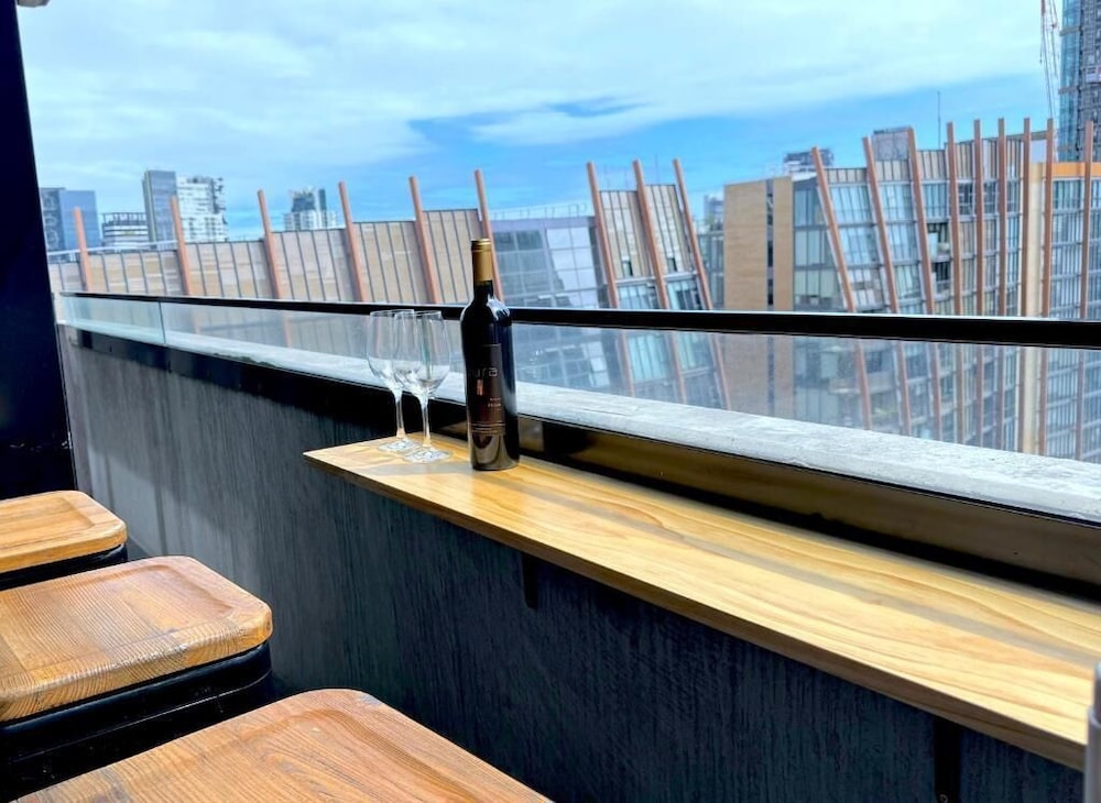 Aura On Flinders Serviced Apartment 36/78