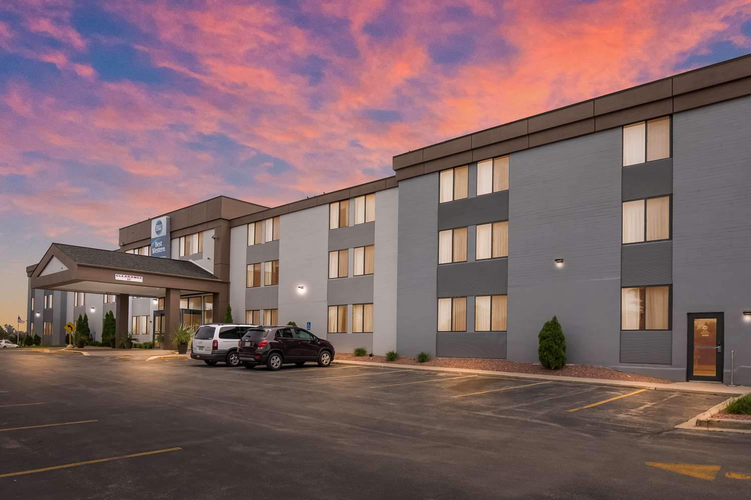 Best Western Waukesha Grand 15/18