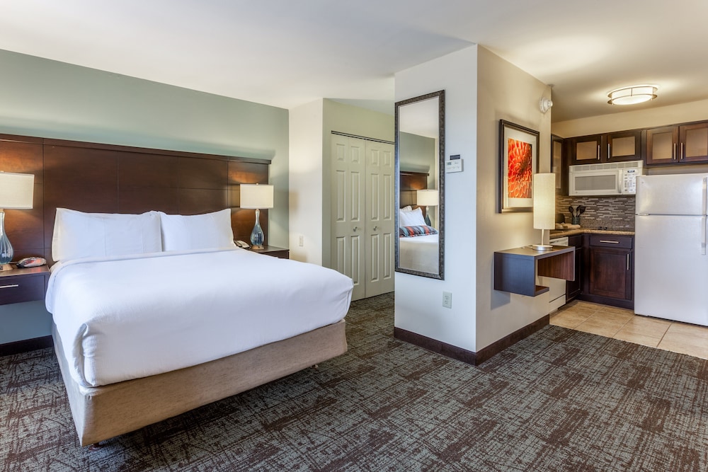 Staybridge Suites Davenport 14/64