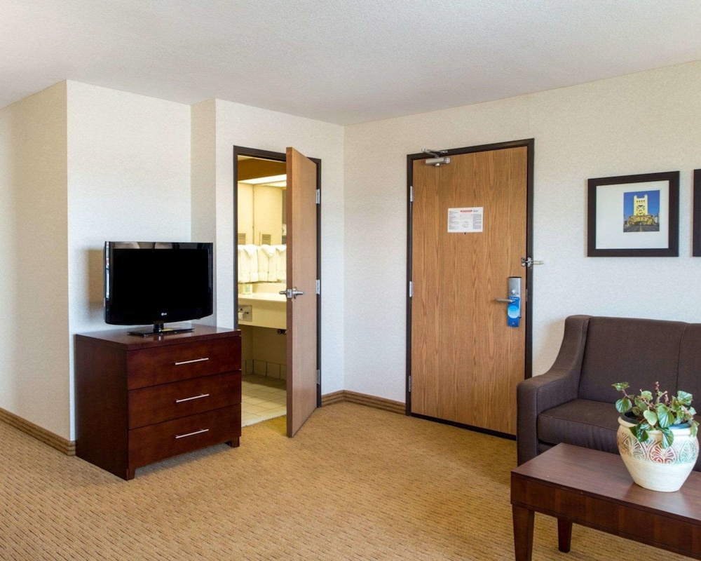 Comfort Suites Downtown Sacramento 34/47