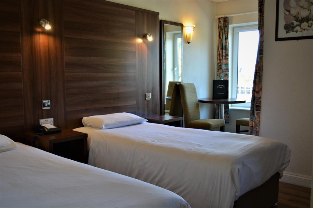 Oliver Cromwell Hotel 14/50