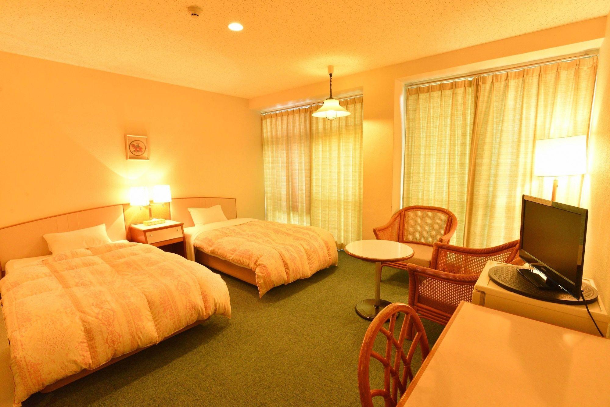 ROOM, SINGLE