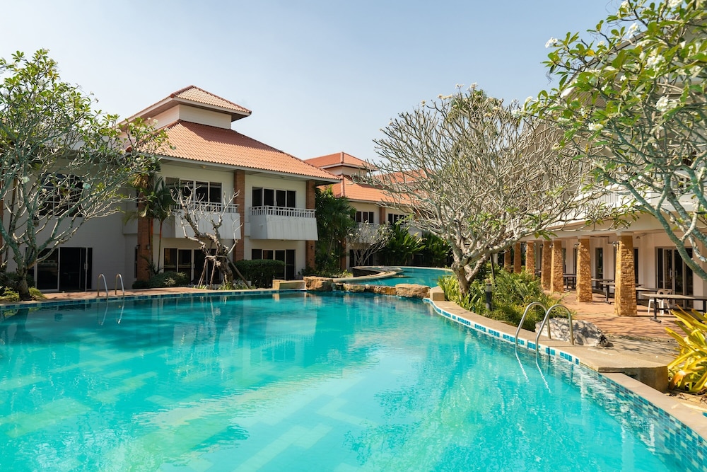 Thara Cholapruek Resort 40/50