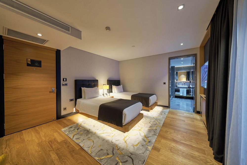 METROPOLITAN HOTELS BOSPHORUS 17/75