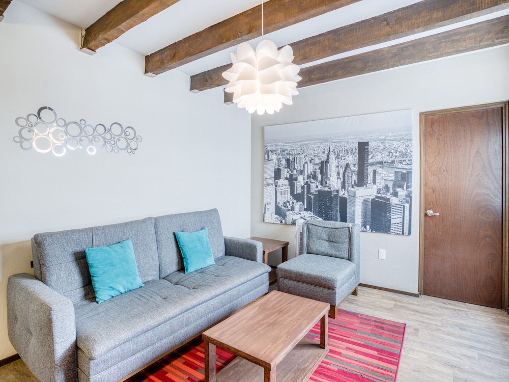 Om 686 Urban Lofts 29/50