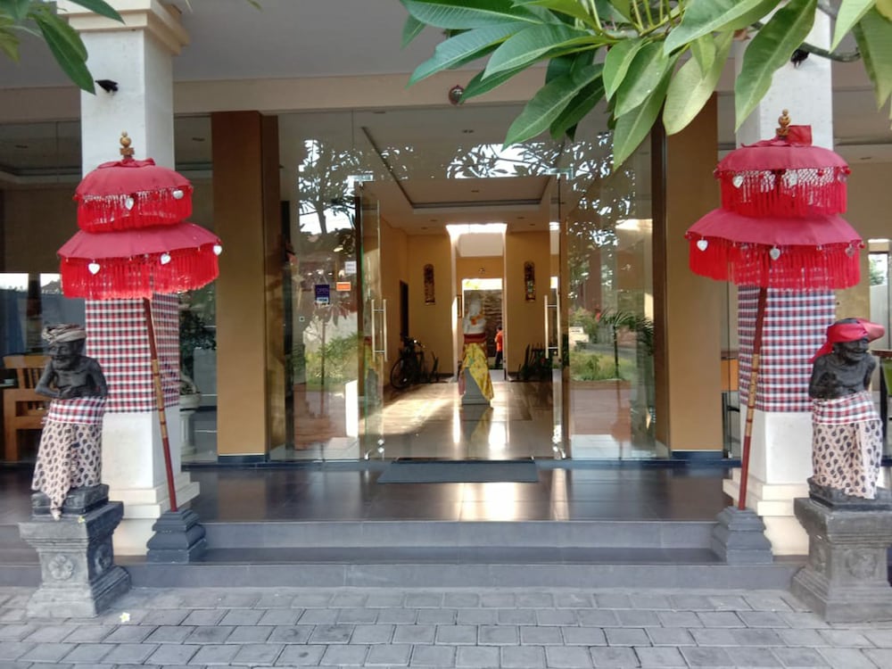 Hotel Mandari 52/65