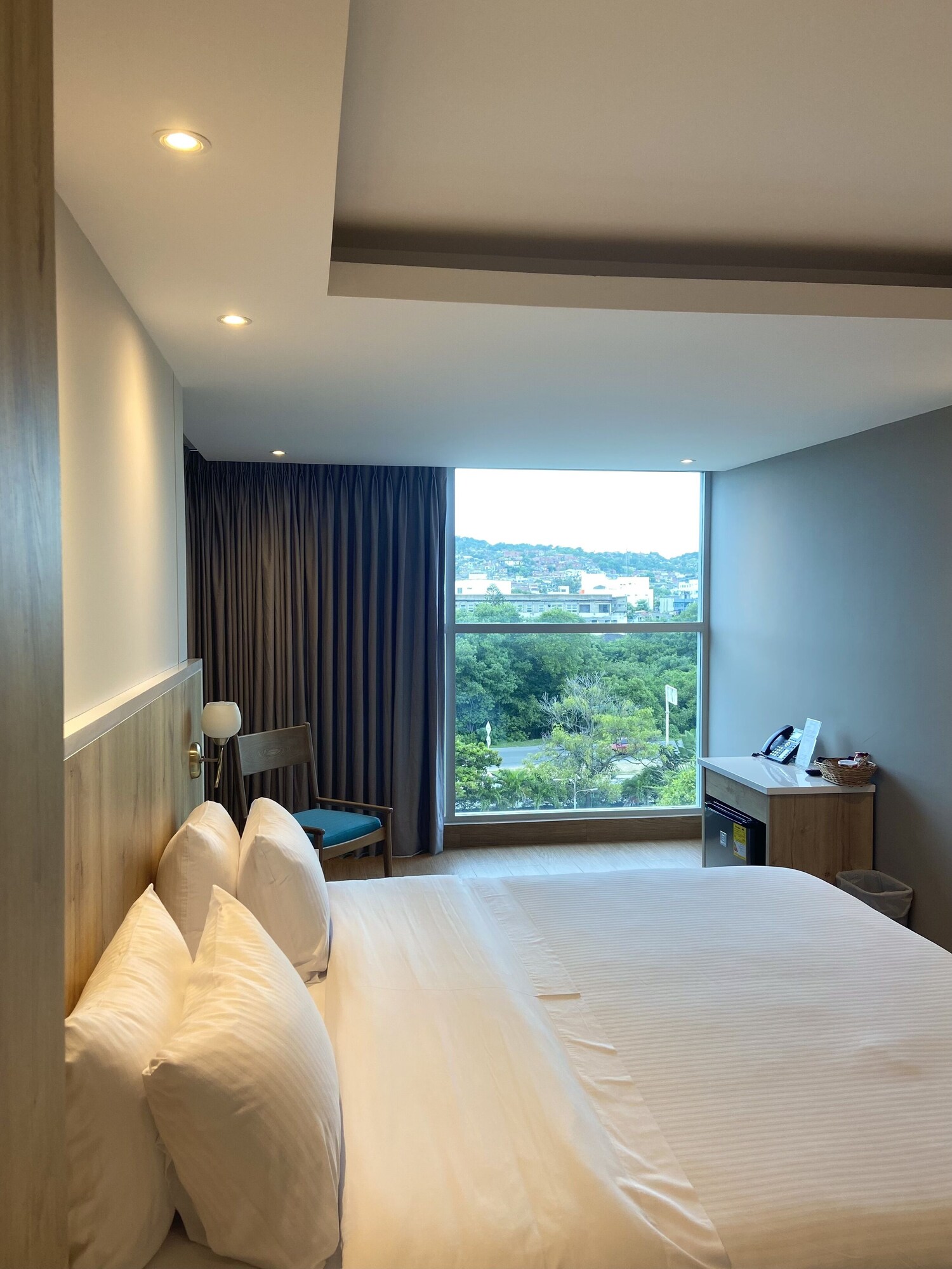 STANDARD, KING BED