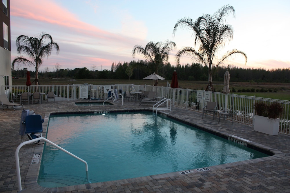 Holiday Inn Express & Suites Trinity 30/72
