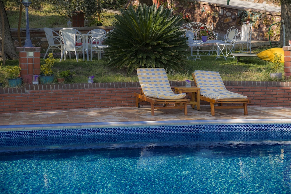 Aeneas Hotel 36/50