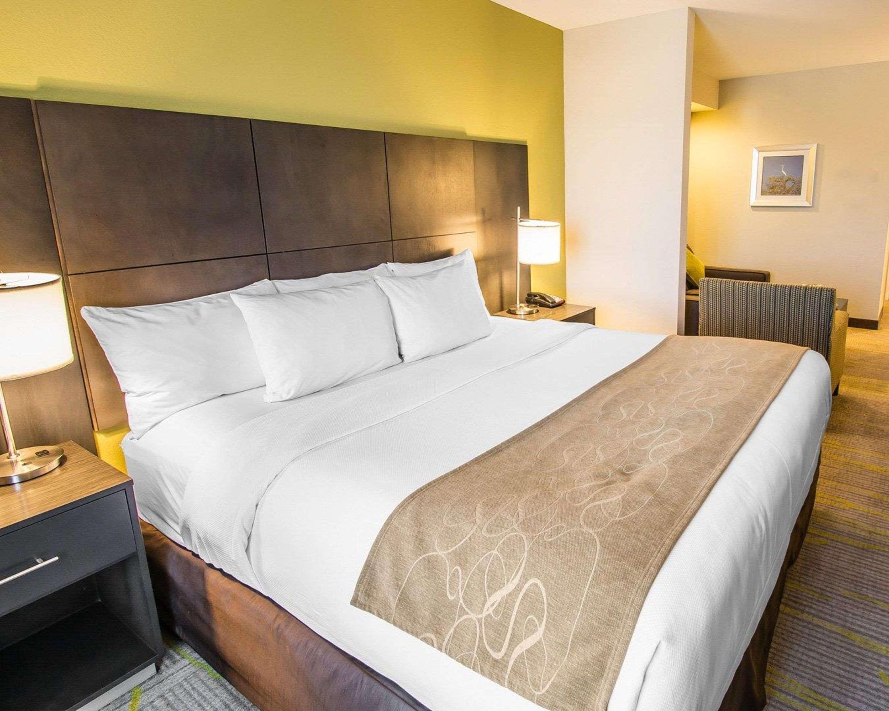 جناح، Comfort Suites Miami Airport North 5/7